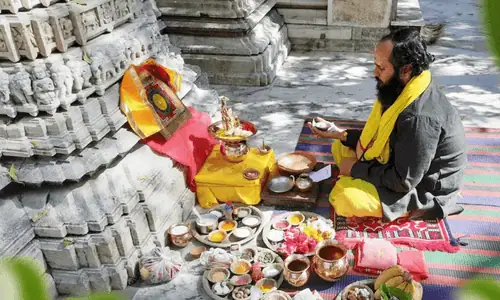 Pandit Performing Baglamukhi Shodashopchar Puja