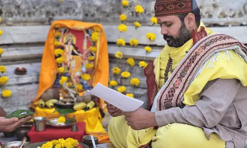 Pandit Taking Personalized Sankalp for Puja